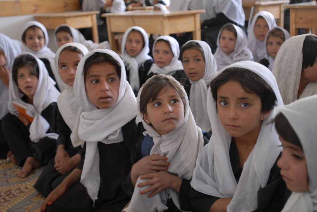Niñas estudiantes en Afganistán