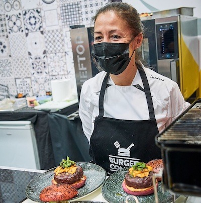 La «hamburguesa Wellington» de Vanessa San José triunfa en el Salón Gourmets 2021