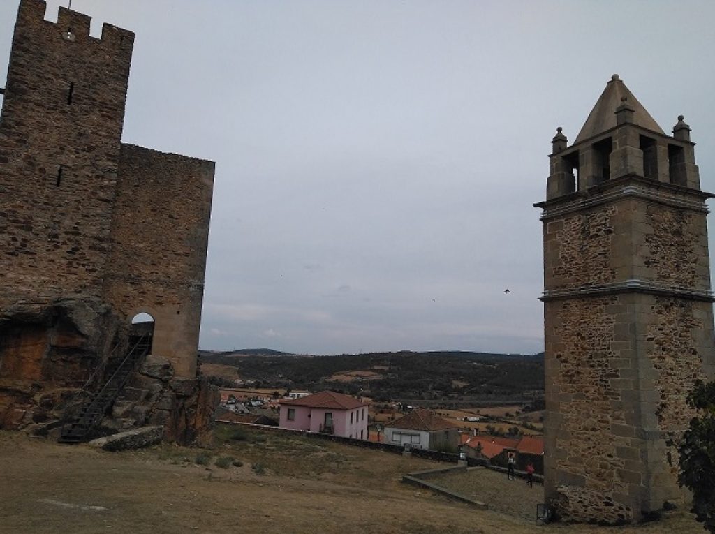 Restos del Castillo de Mogadouro