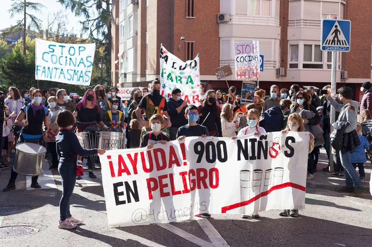 Movilización vecinal con participación de niños contra las «cocinas fantasma» en Arganzuela, el 14NOV2021