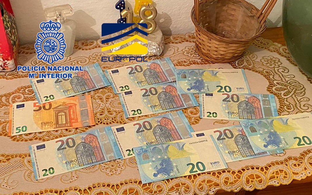 Billetes falsos 20 y 50 euros
