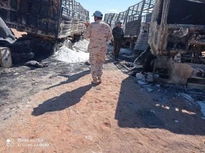 Camiones argelinos bombardeados en el Sáhara
