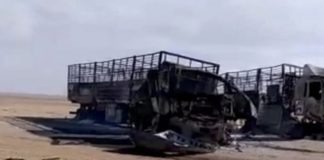 Camiones argelinos bombardeados en el Sáhara