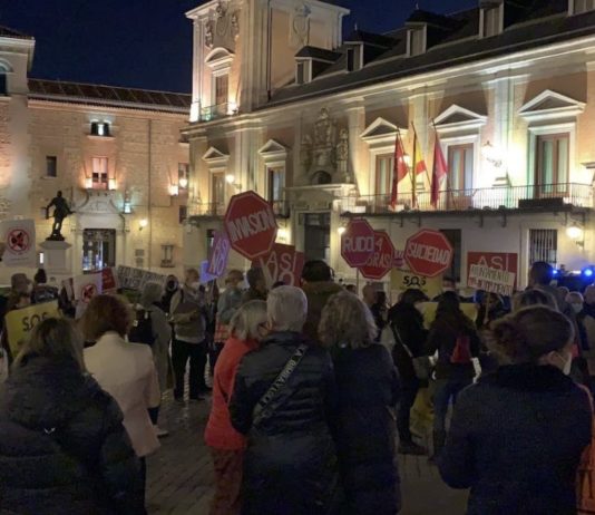 Madrid Plaza de la Villa vecinos contra terrazas