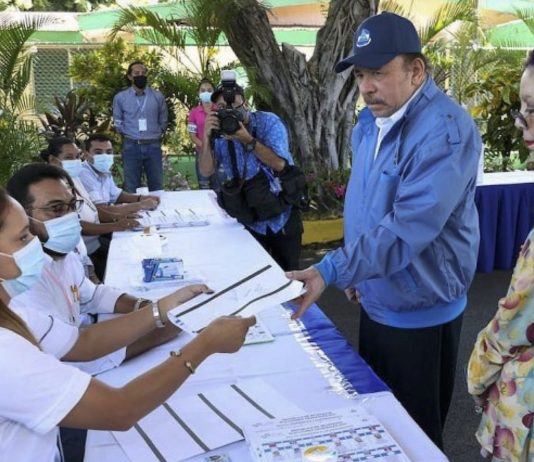 Ortega y Murillo votan el 7NOV2021