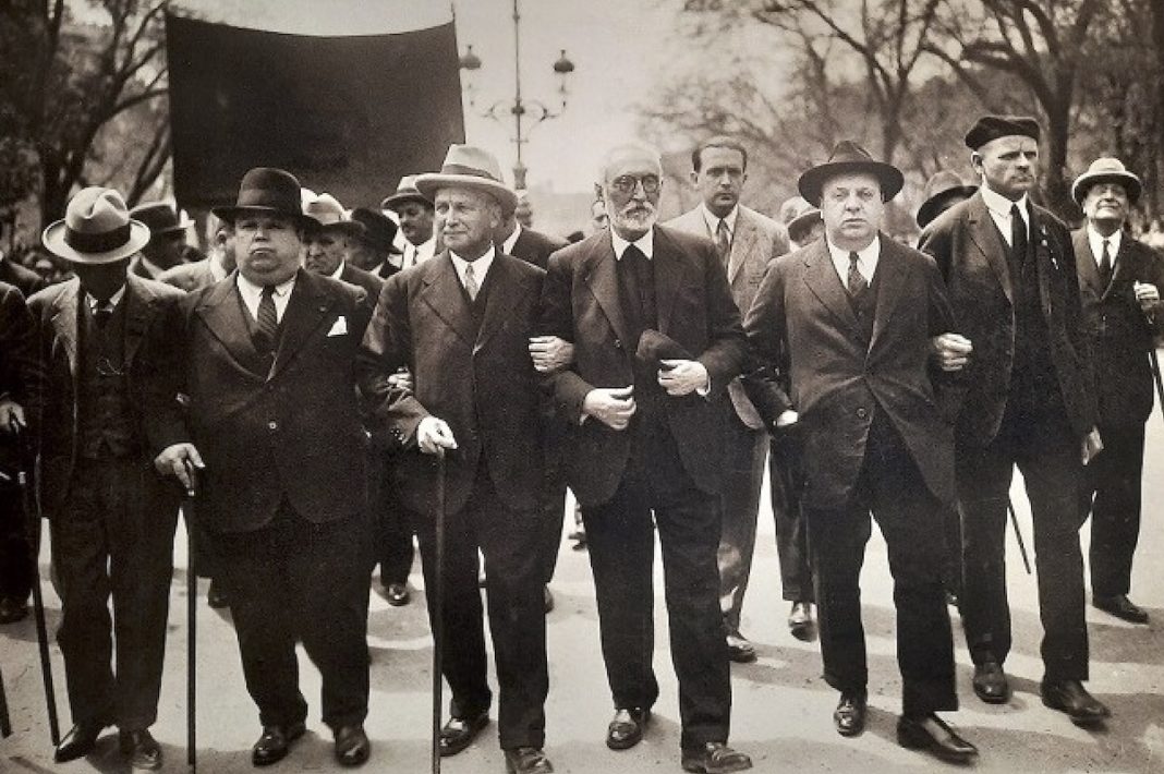 Manifestación del 1º de Mayo en Madrid en 1931. De izquierda a derecha, el alcalde de Madrid, Pedro Rico, Francisco Largo Caballero, Miguel de Unamuno e Indalecio Prieto