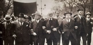 Manifestación del 1º de Mayo en Madrid en 1931. De izquierda a derecha, el alcalde de Madrid, Pedro Rico, Francisco Largo Caballero, Miguel de Unamuno e Indalecio Prieto