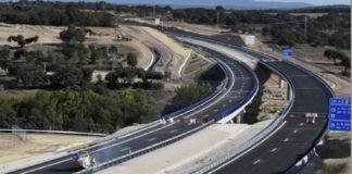 Vista de la Autovía A25 en Portugal cerca de la frontera española