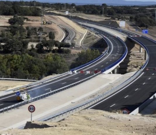 Vista de la Autovía A25 en Portugal cerca de la frontera española