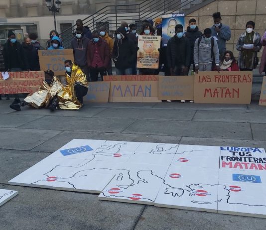 Europa tus fronteras matan pancartas 20211218