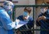 Trabajadores de la salud hacen pruebas COVID-19 en Buenos Aires © OPS