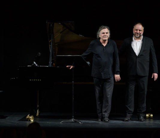 Matthias Goerne y Markus Hinterhäuser, saludo, 7FEB2022 © Rafa Martín