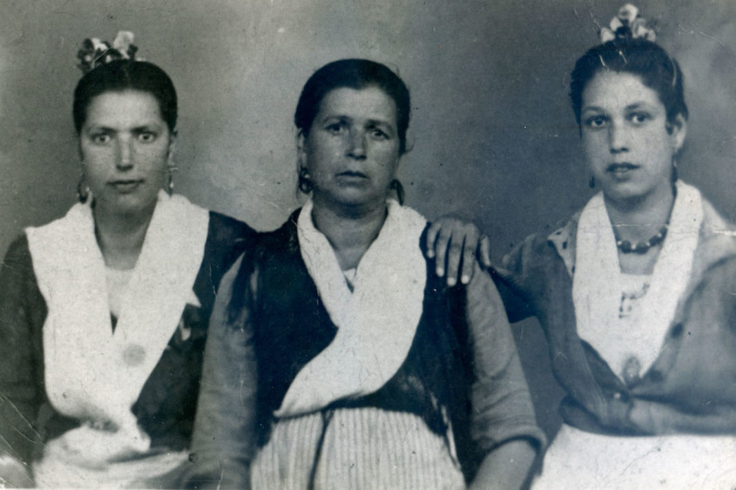 Madre, abuela y tía Rosario de Juan de Dios Ramírez-Heredia