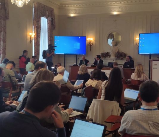 Antonio Garamendi en la apertura del curso de verano de la APIE en la Universidad Internacional Menéndez Pelayo de Santander,