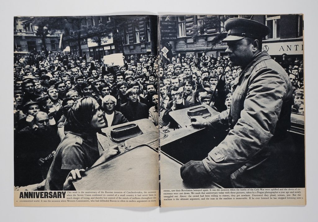 Sunday Times Magazine / London, August 24, 1969 / Foto "A Prague Photographer" (Josef Koudelka) | Cubierta de revista