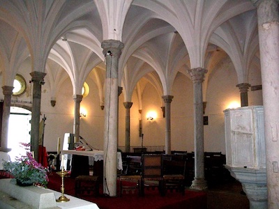 Iglesia Matriz, de la Asunción de Mértola. Interior de la iglesia, con huella de la antigua mezquita árabe, la única de Portugal.