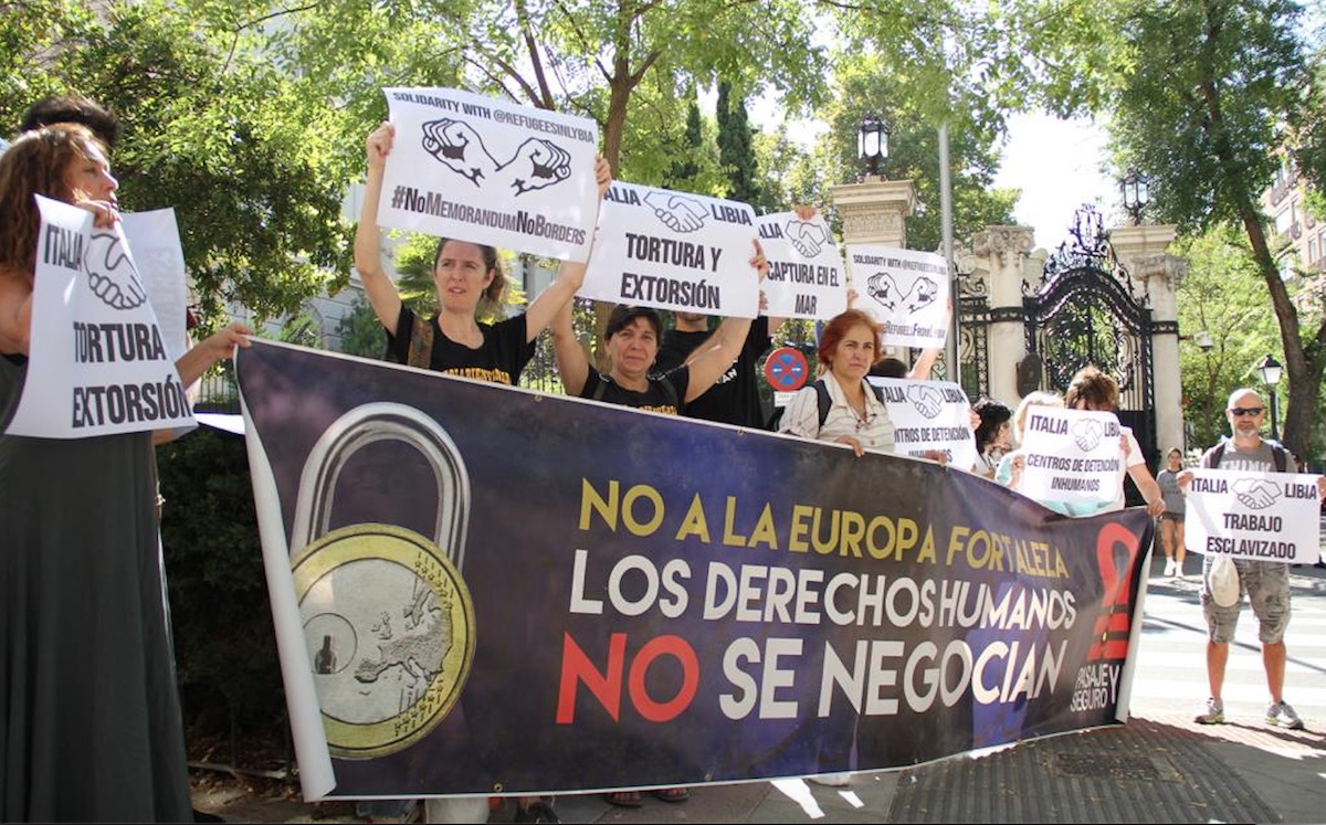 Concentración frente a la embajada de Italia en Madrid, 15OCT2022