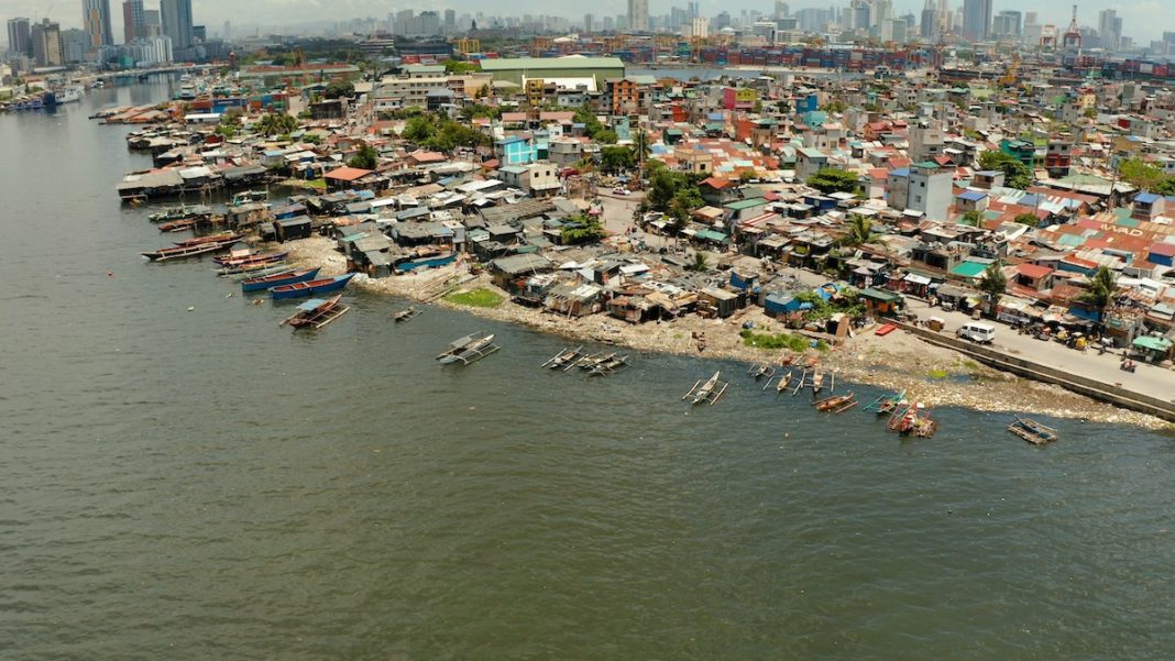 Filipinas, Manila, rascacielos y barrios marginales