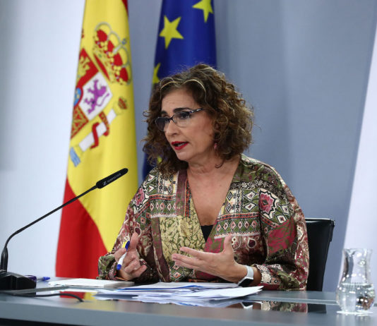 La ministra de Hacienda y Función Pública, María Jesús Montero, durante su intervención en la rueda de prensa posterior al Consejo de Ministros, el 8 de noviembre 2022. | Pool Moncloa / Fernando Calvo
