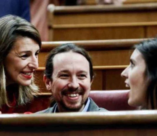 Yolanda Díaz con Pablo Iglesias e Irene Montero en el Congreso