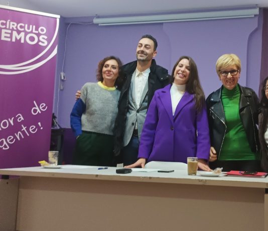 Alba Pulido, en el centro, encabezará la candidatura de Podemos a la alcaldía de Leganés en 2023