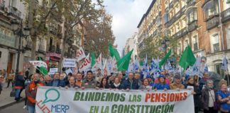 Cabeza de la manifestación que ha recorrido este 17 de diciembre de 2022 la calle Atocha de Madrid, convocada por MERP, para exigir blindar las pensiones en la Constitución