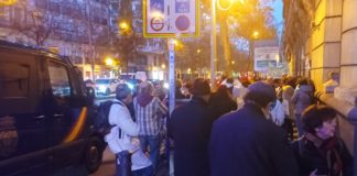 Madrid, médicos en huelga se concentran ante la Consejería de Sanidad en la calle Sagasta
