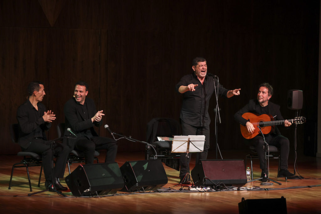 Perrate con el guitarrista Alfredo Lagos