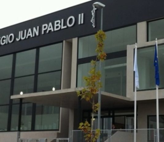 Fachada de colegio concertado Juan Pablo segundo en Alcorcón
