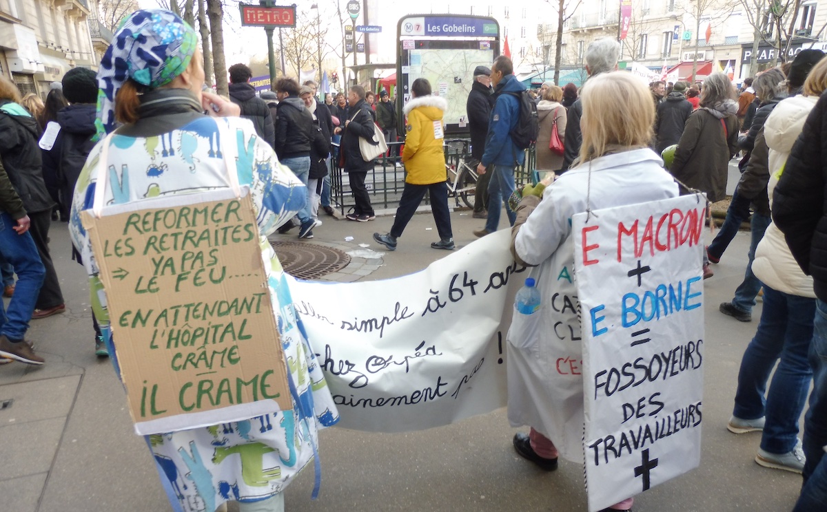 Paris, 31ENE2023, enfermeras en la manifestación