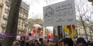 Francia, 7MAR2023, París, pancarta contra el retraso de la jubilación a los 64 años
