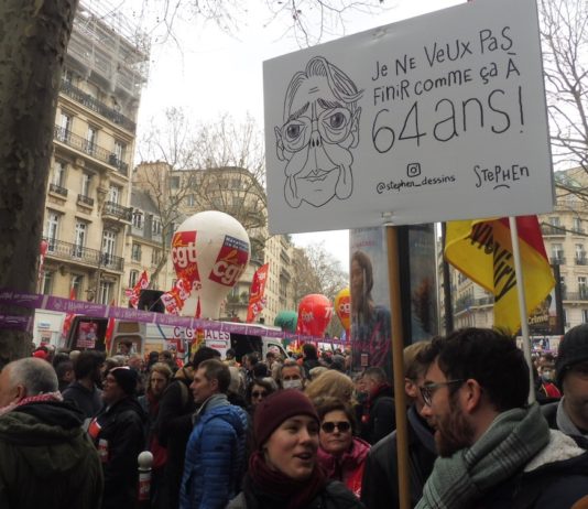 Francia, 7MAR2023, París, pancarta contra el retraso de la jubilación a los 64 años