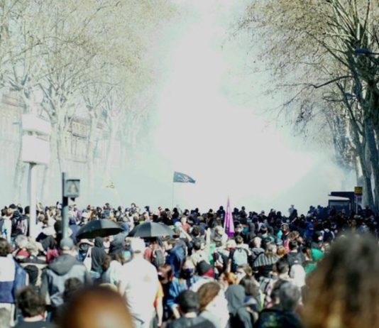 Toulouse, 28 marzo 2023, gases lacrimógenos contra manifestantes pacíficos