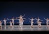 NY City Ballet, Bouder y Stanley con el cuerpo de baile © Paul Kolnik