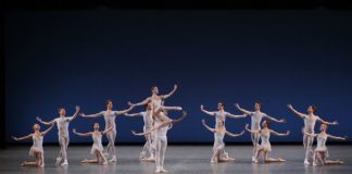 NY City Ballet, Bouder y Stanley con el cuerpo de baile © Paul Kolnik