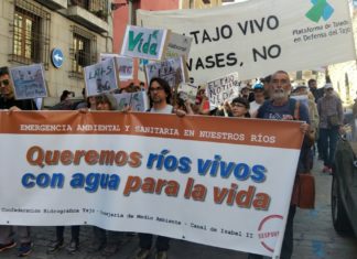 La tubería púrpura de Madrid: el catálogo de soluciones y su letra no tan pequeña Toledo, manifestantes por un Tajo Vivo, 25MAR2023
