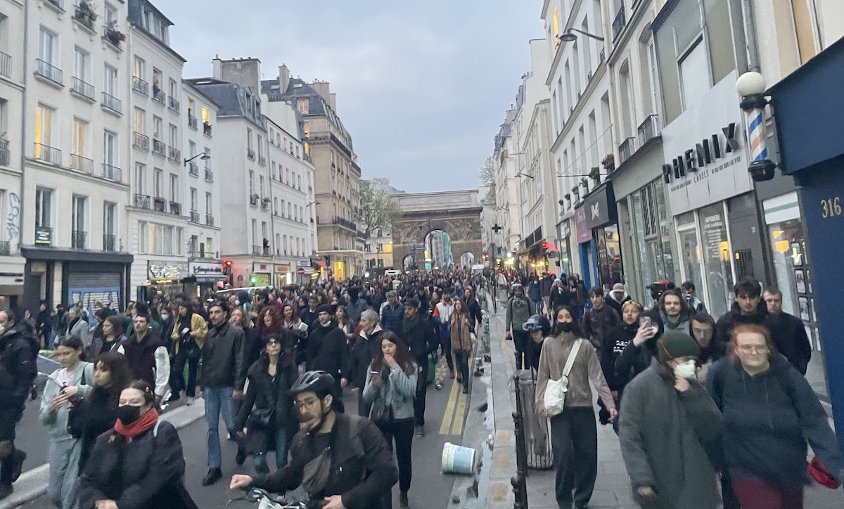 Francia, Paris, manifestación espontánea 18ABR2023