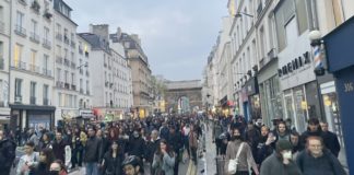 Francia, Paris, manifestación espontánea 18ABR2023