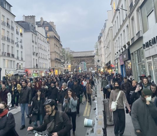 Francia, Paris, manifestación espontánea 18ABR2023