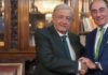El presidente de México, Manuel López Obrador, y el presidente ejecutivo de Iberdrola, Ignacio Sánchez Galán, en la firma del acuerdo, 6ABR2023