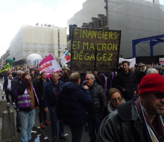 París 13ABR2023, pancarta financiers