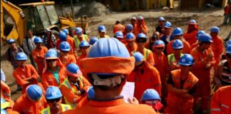 Trabajadores de la construcción de Chile, entre los beneficiados con la progresiva reducción de la jornada laboral, de las actuales 45 horas hasta 40, dentro de cinco años. © Camila Lasalle / Sintec