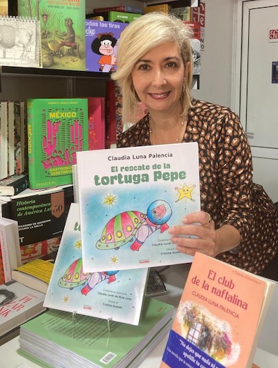 Claudia Luna Palencia en la Feria del Libro