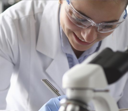 Empleo laboratorio clínico o biomédico