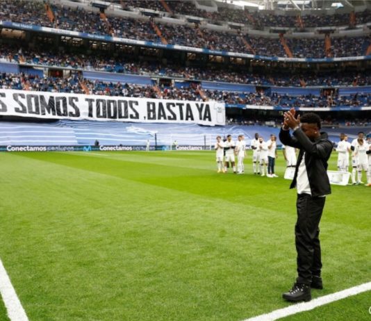 El jugador brasileño Vinícius Júnior, víctima de agresiones e insultos racistas por parte de aficionados en el fútbol español, recibió apoyo de sus compañeros y del club Real Madrid. Entretanto, el Alto Comisionado de la ONU para los Derechos Humanos anunció que prepara pautas y recomendaciones para combatir el racismo en el deporte. Imagen: Real Madrid