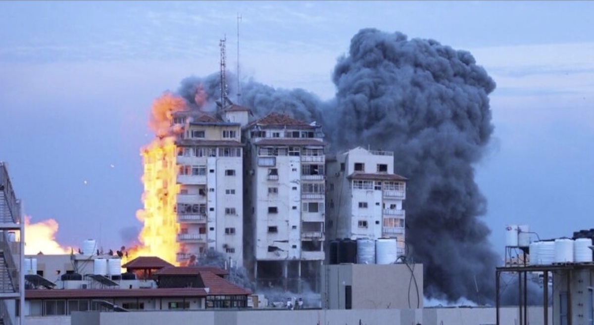 Gaza edificios en llamas, 9OCT2023 © Ziad Taleb ONU