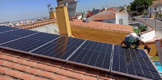 Placas solares en el tejado tejado