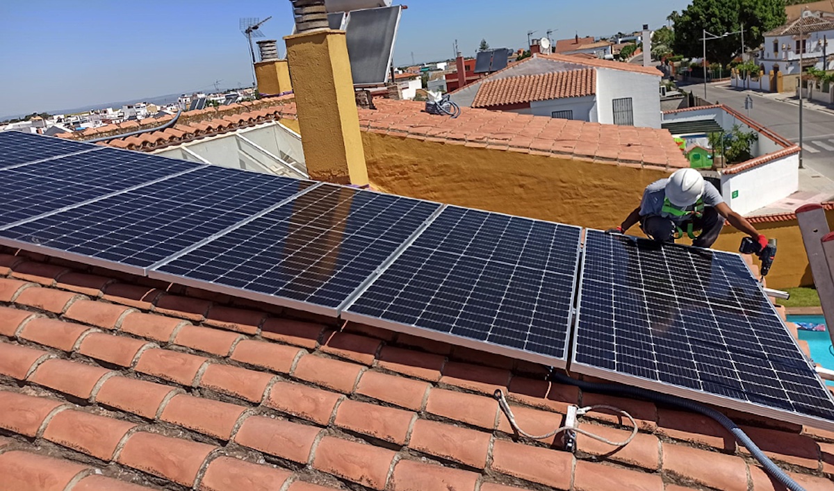 Placas solares en el tejado tejado