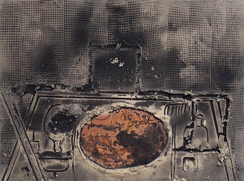TAPIES Oval y objects
