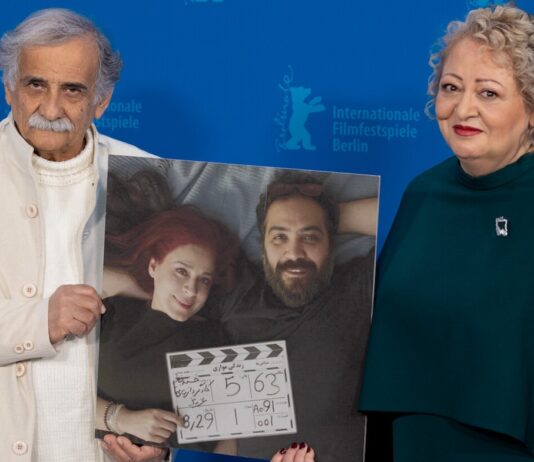 Maryam Moghaddam y Behtash Sanaeeha aparecen en una fotografía mmostrada por los protagonistas de su película «My Favourite Cake», Lili Farhadpour y Esmaeel Mehrabi